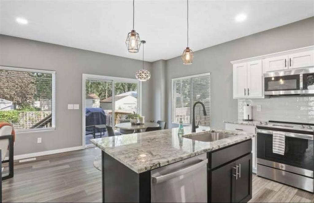 Looking for Roommates !!