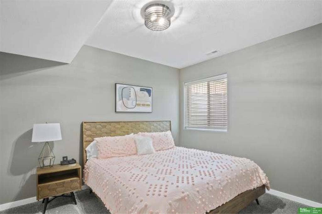 Looking for Roommates !!