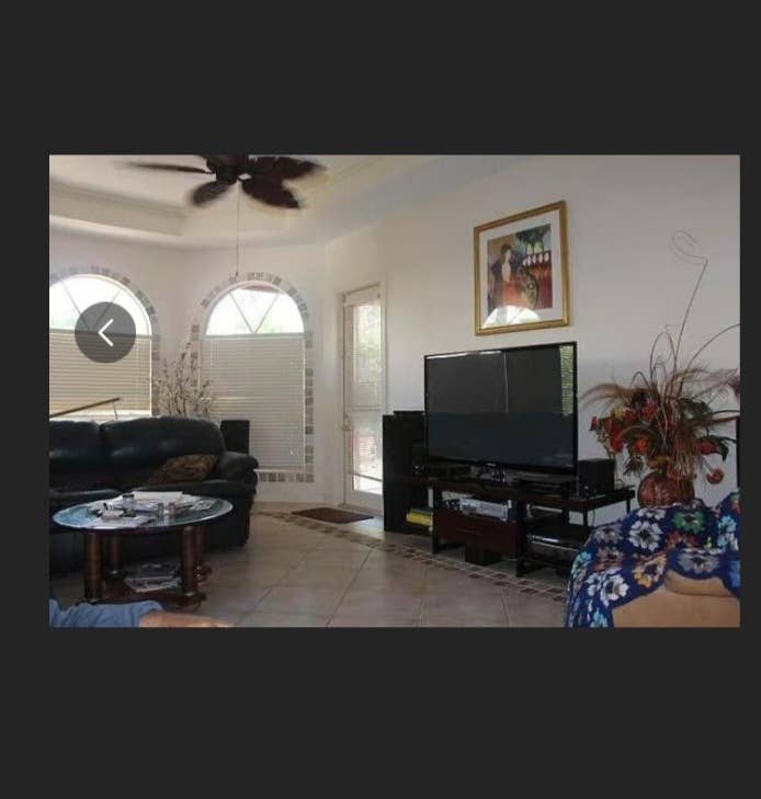 Beatiful Master Bedroom on the Ave!