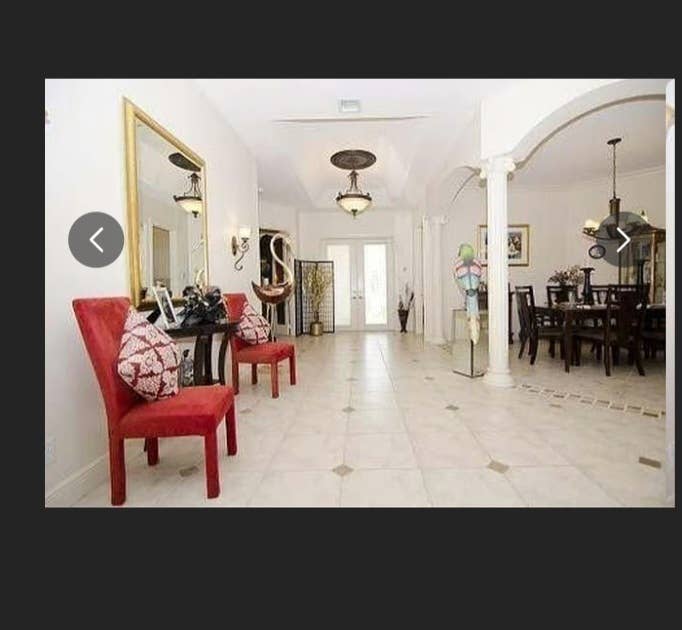 Beatiful Master Bedroom on the Ave!