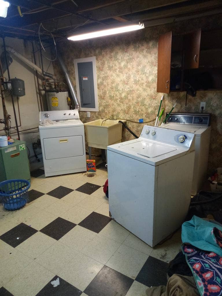 Basement w/ Separate Bathroom