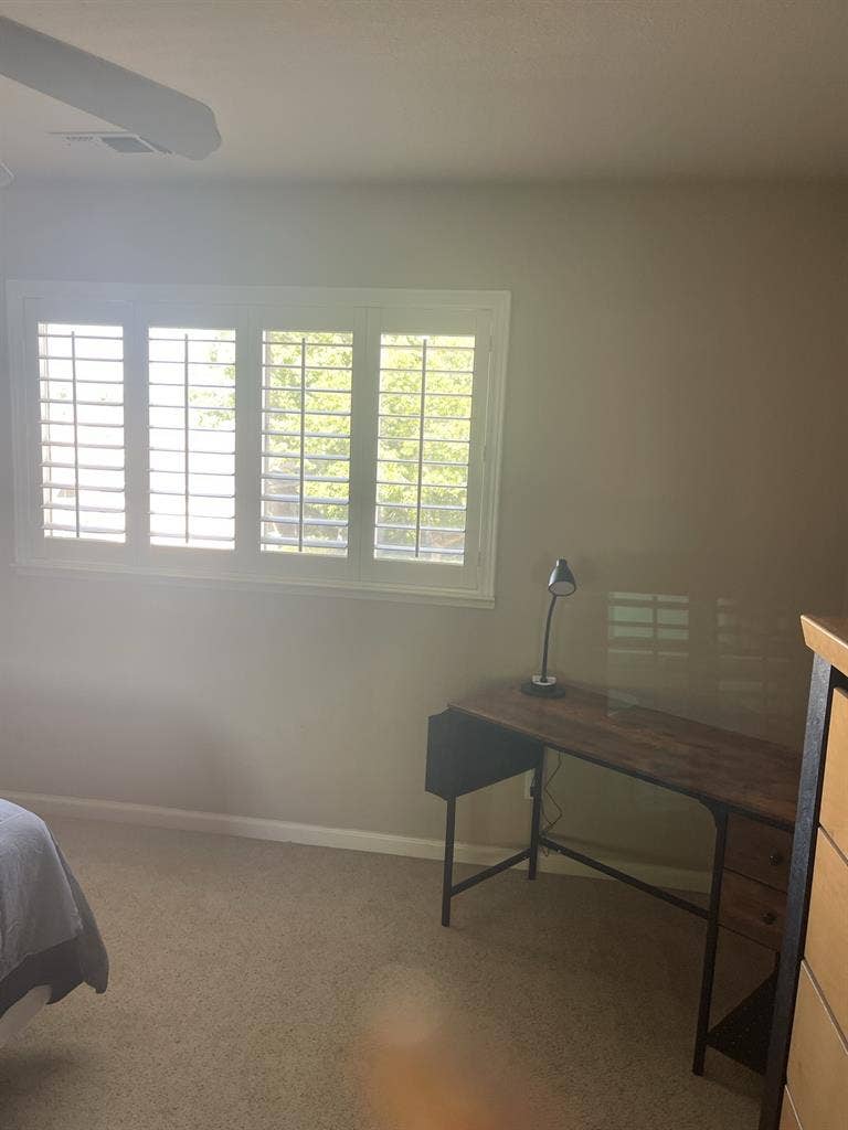 Lrg furnished bedroom fullbathroom