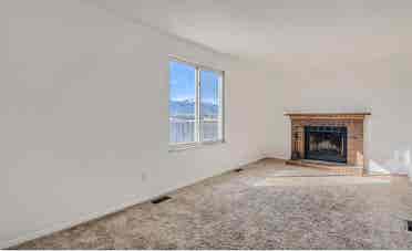 Renovated Private Room on 1st Floor