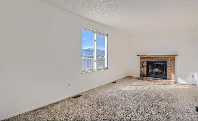 Renovated Private Room on 1st Floor