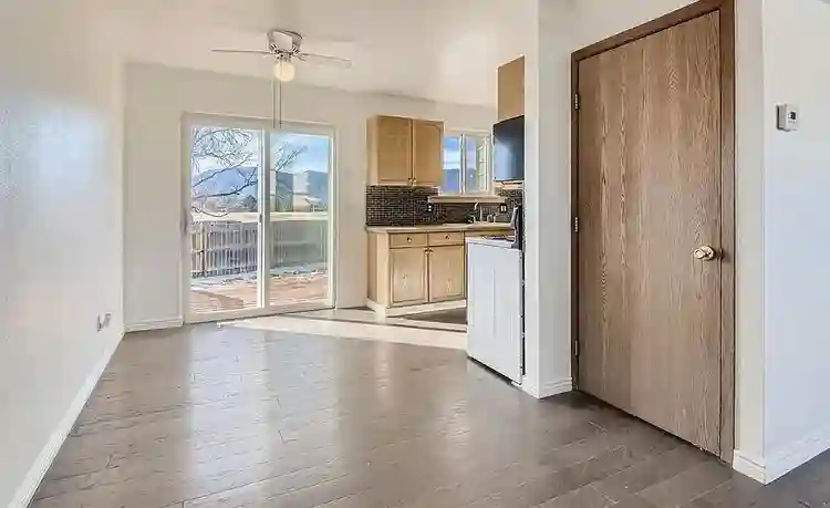 Renovated Private Room on 1st Floor