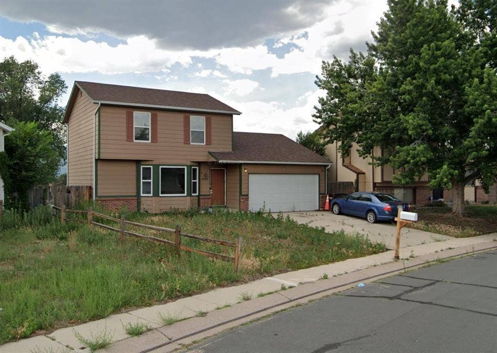 Renovated Private Room on 1st Floor