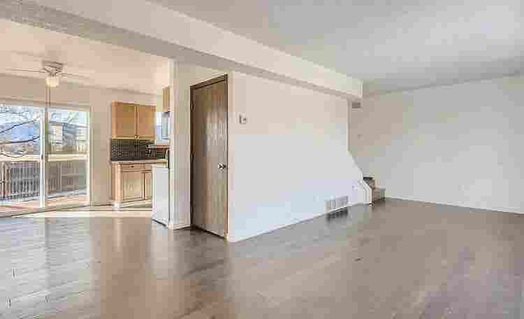 Renovated Private Room on 1st Floor