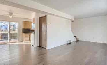 Renovated Private Room on 1st Floor