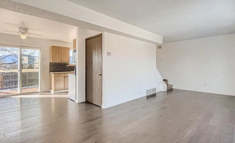 Renovated Private Room on 1st Floor