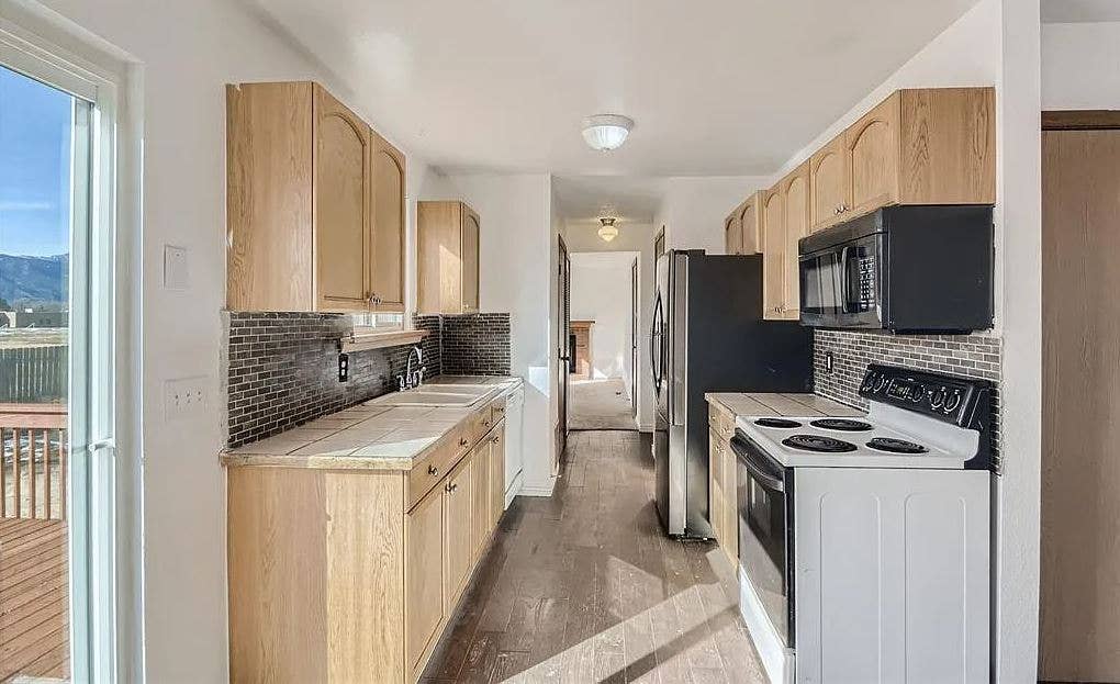 Renovated Private Room on 1st Floor