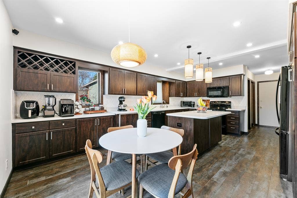 live and relax in fully remodeled