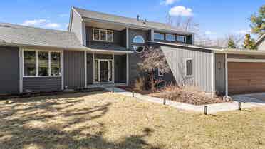 live and relax in fully remodeled