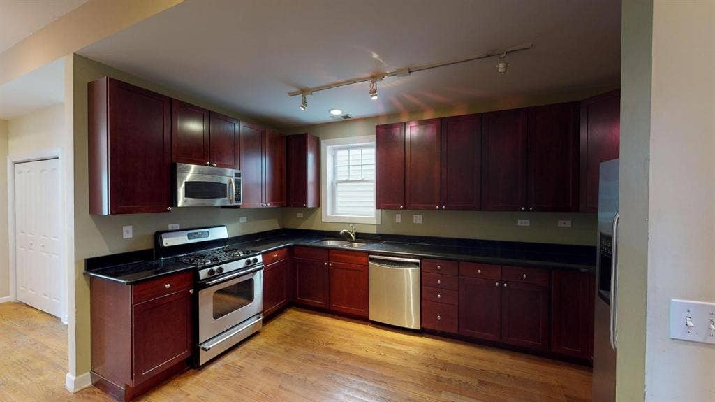 1 BR in Chicago