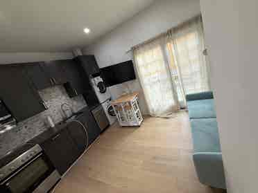 GU student looking for roommate