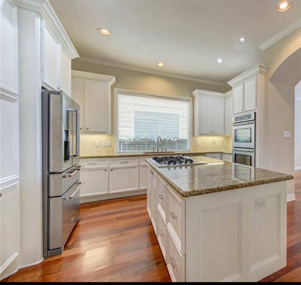 Large room in Heights