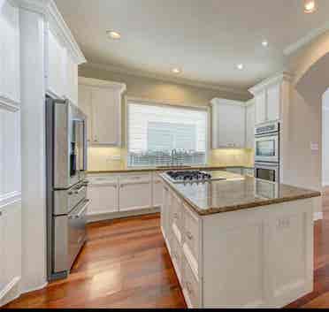 Large room in Heights