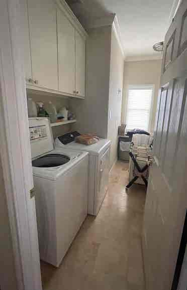 Large room in Heights