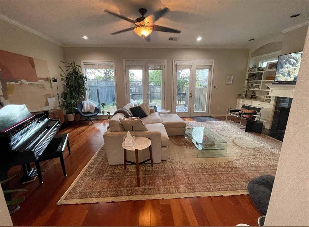 Large room in Heights