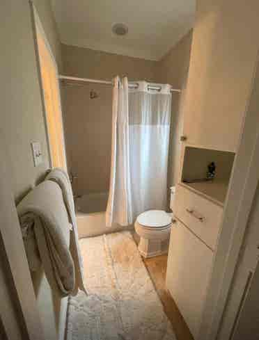 Large room in Heights