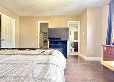 Large Master Bedroom for Rent