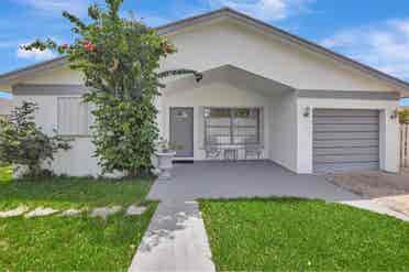 Budget friendly room in West Boca