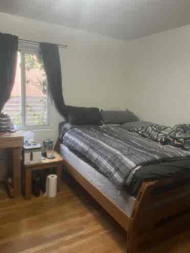 UNM/NOB HILL Room for rent