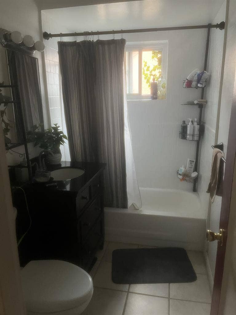UNM/NOB HILL Room for rent