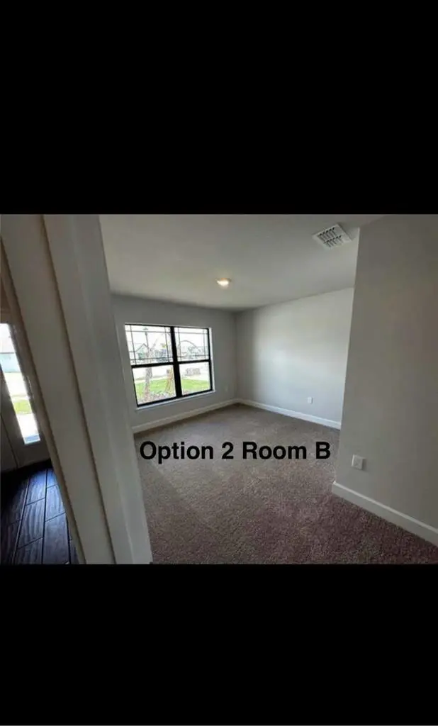 Looking for Roommate(s)