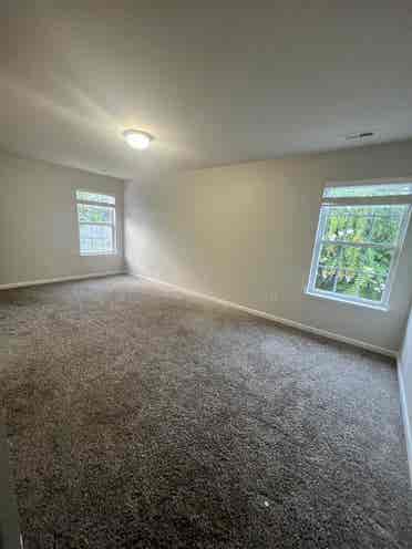 Looking for a female roommate