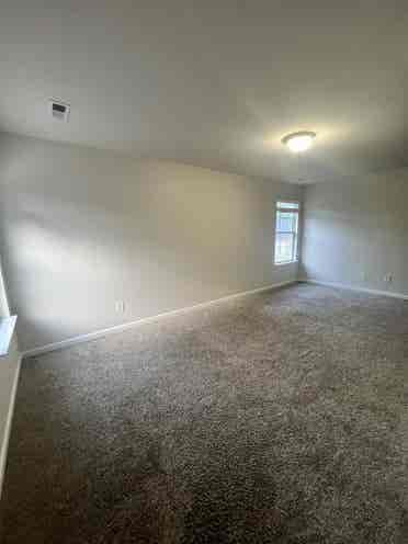Looking for a female roommate