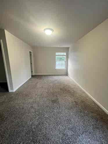 Looking for a female roommate