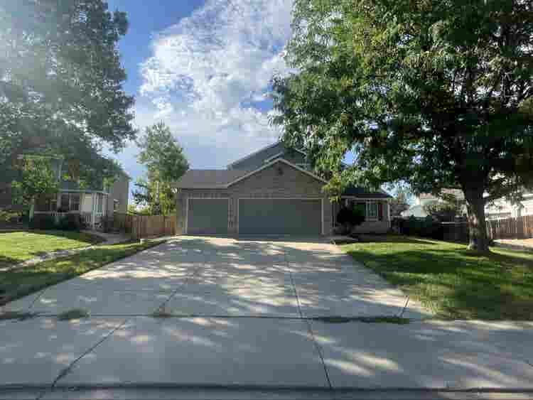 Two male roomate's in Longmont!