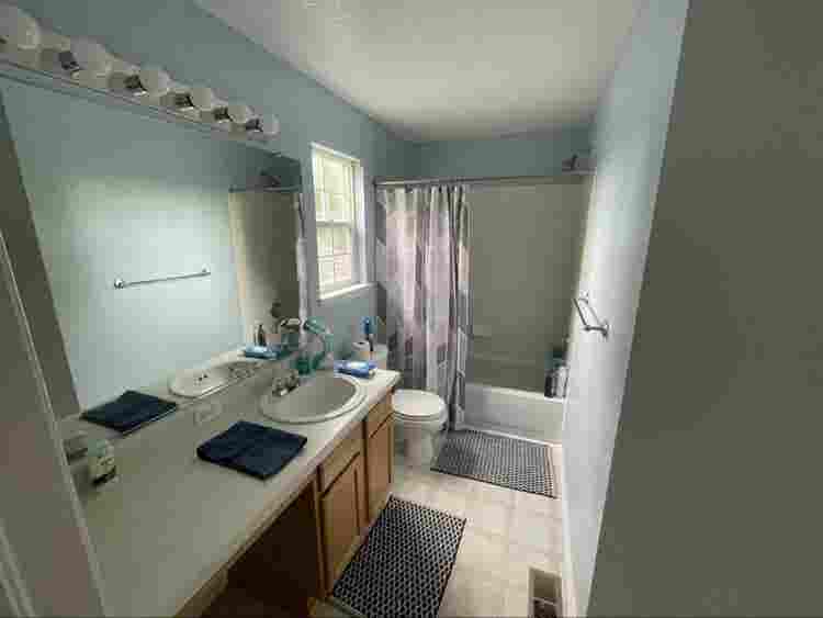 Two male roomate's in Longmont!