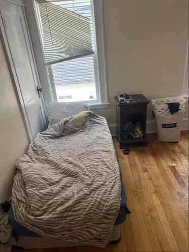 Looking for roommate ASAP !