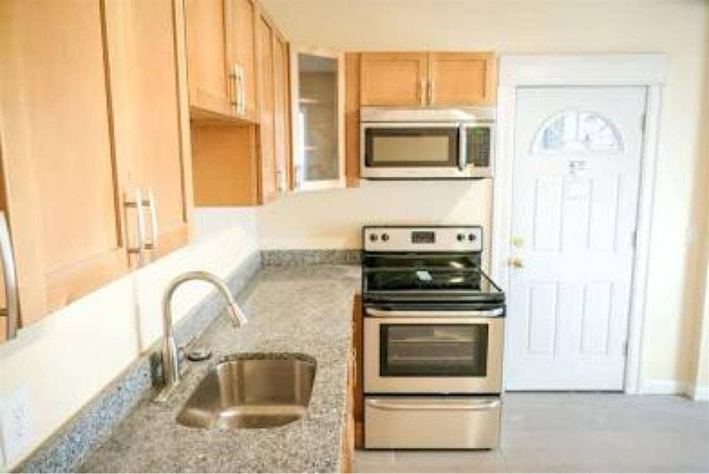 Looking for roommate ASAP !