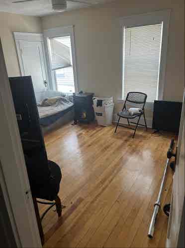 Looking for roommate ASAP !
