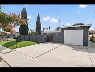 ONE female master bedroom for rent.