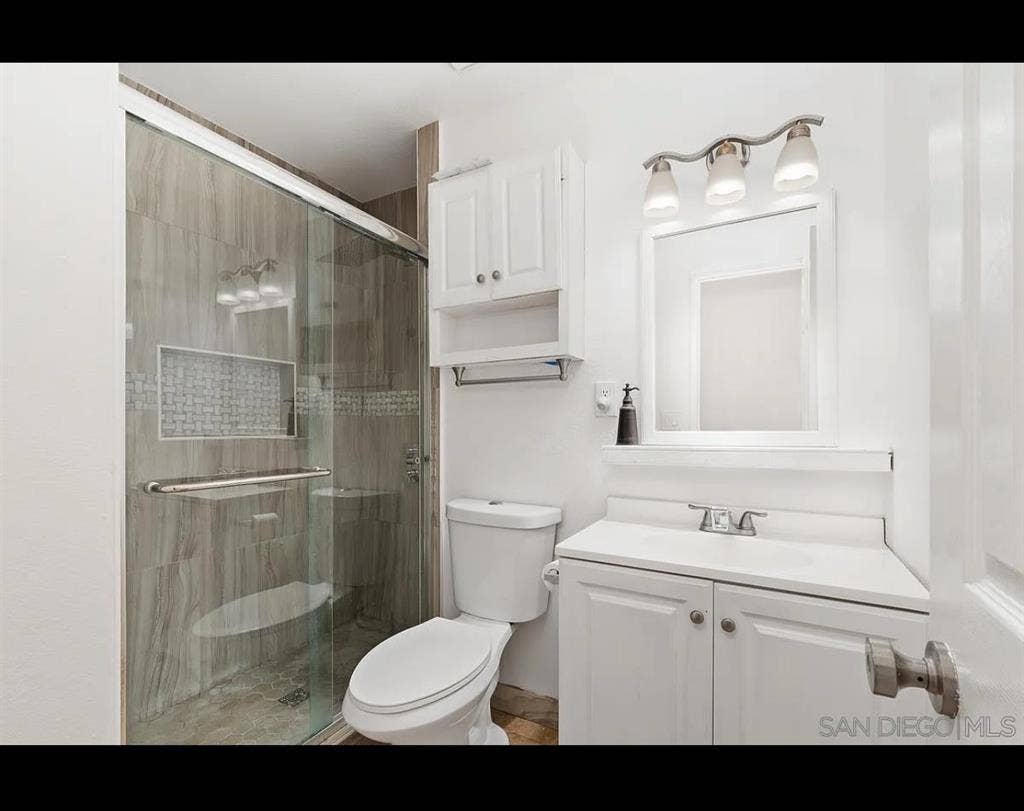 ONE female master bedroom for rent.