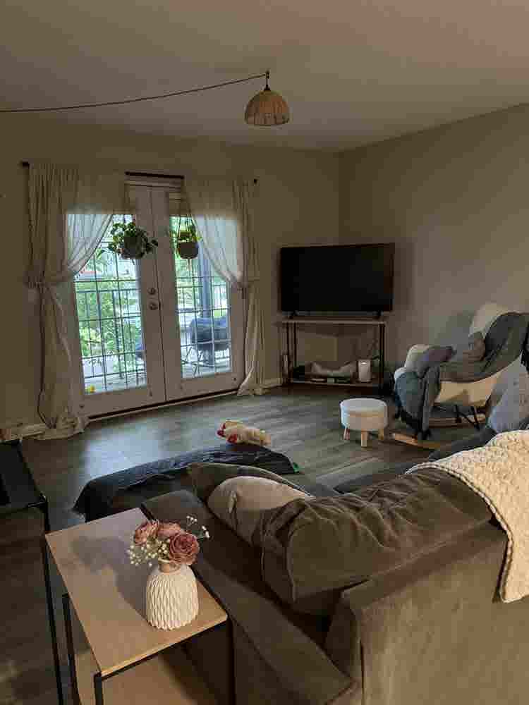 Looking for a female roommate!