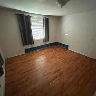 I have a room to rent.