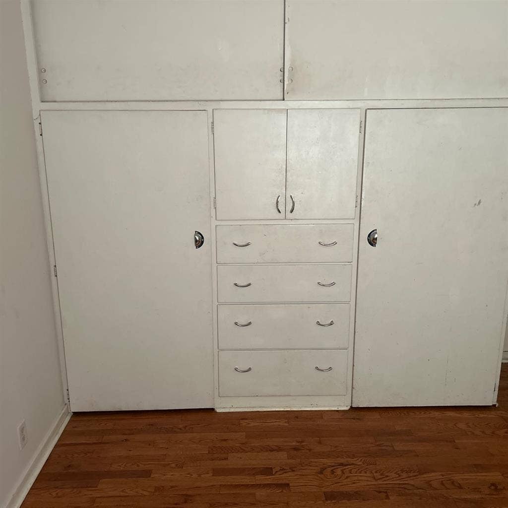 I have a room to rent.