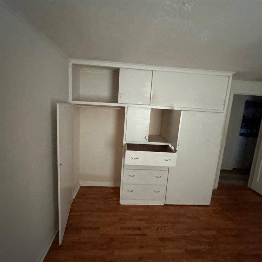 I have a room to rent.