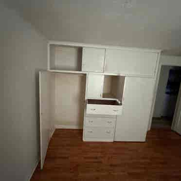 I have a room to rent.