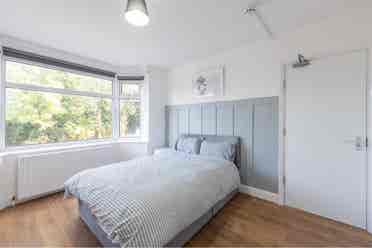 Large
 Double Room Available