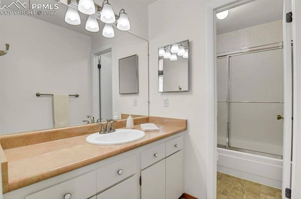 Private bedroom for rent!