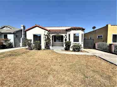 Charming Home With Backyard