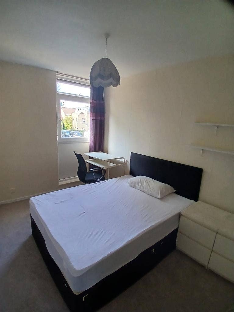 Double Bedroom to let.