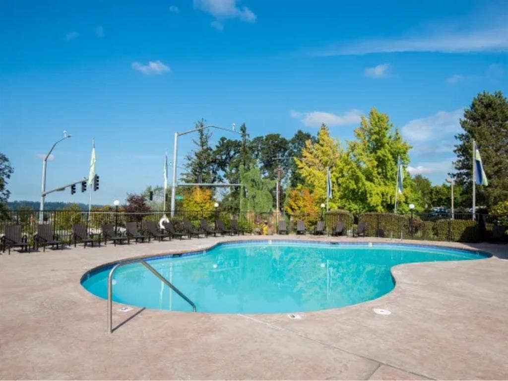 Looking for lgbt friendly roommate
