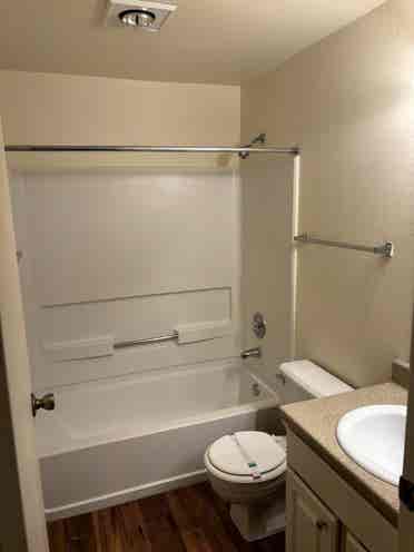 Looking for lgbt friendly roommate