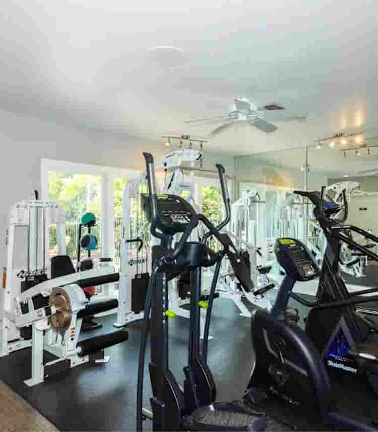 Looking for lgbt friendly roommate